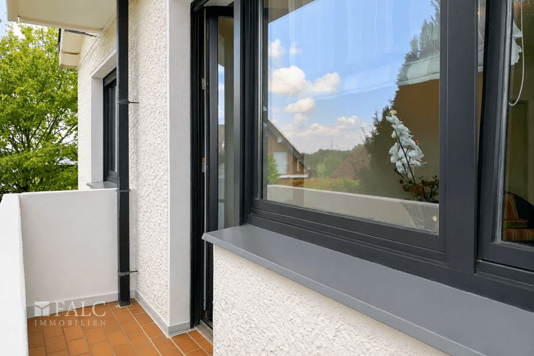 Exklusive Erdgeschoßwohnung im gehobenen Zweifamilienhaus! – Balkon