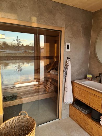 Sauna & Waschtisch