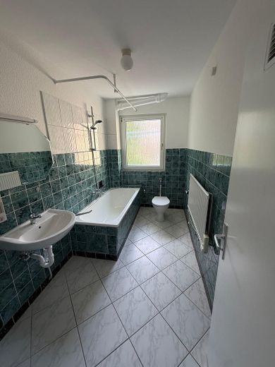 Gerenoveerd 2-kamerappartement met balkon en inbouwkeuken – Foto 5