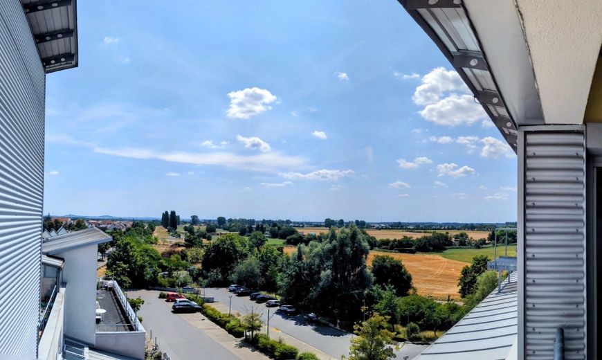 Altersgerechtes Wohnen: 2 ZKB mit Süd-West Balkon // gute Rendite // Kapitalanlage – Blick vom Balkon