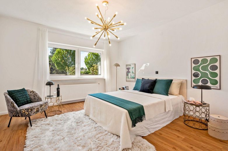 Fantásticamente modernizado: apartamento en propiedad de 3 habitaciones en ubicación céntrica - sin comisión – Schlafzimmer