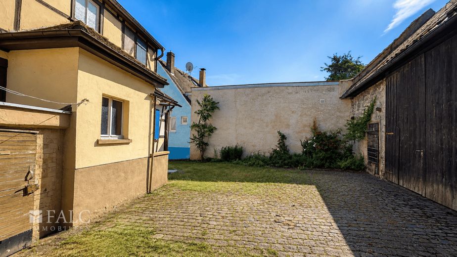 846 m² działka inwestycyjna we Frankfurcie-Seckbach - potencjał nowej zabudowy w centrum miejscowości – Innenhof