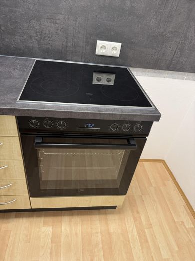 Neuer Herd & Platz Kühlschrank