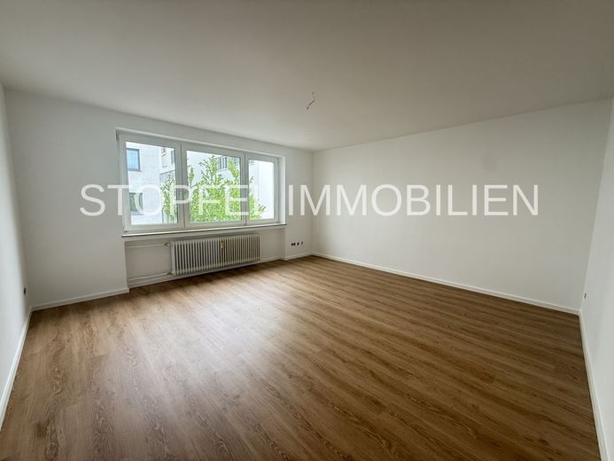 Sanierte Citywohnung mit großzügigen Balkon und Tiefgaragenstellplatz - mitten in Bielefeld – Zimmer 1