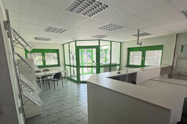 Oficina · Consulta · Autoescuela · Formación: dos plantas, divisibles desde 40 m²
