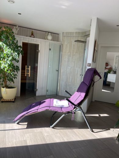 KfW40 Einfamilienhaus, 9Kw-PV-Anlage, Wärmepumpe LWZ 304 Sol – Sauna-Liege-Blick Richtg Süd