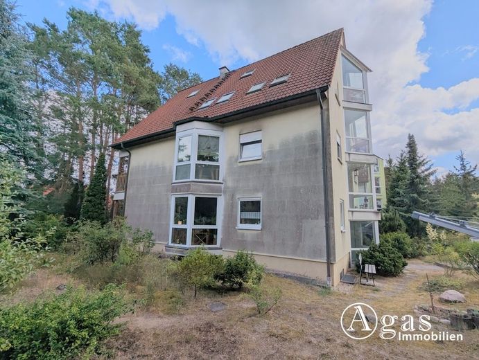 Vollvermietetes Mehrfamilienhaus mit 3 Wohneinheiten in Borkheide – Seitenansicht Wetterseite