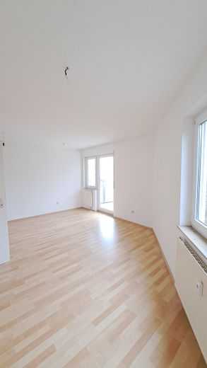 Wolne mieszkanie 2-pokojowe w centralnej lokalizacji Villingen – Wohn- und Esszimmer