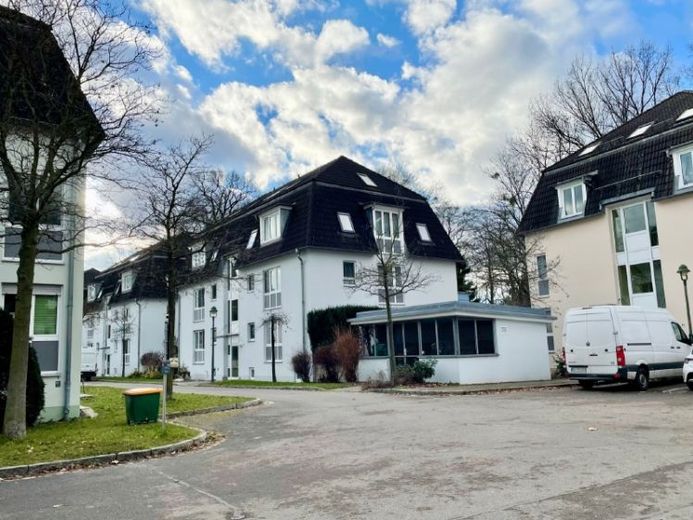 Sehr gut vermietetes Apartment im Dachgeschoss inkl. TG-Stellplatz – Foto 1