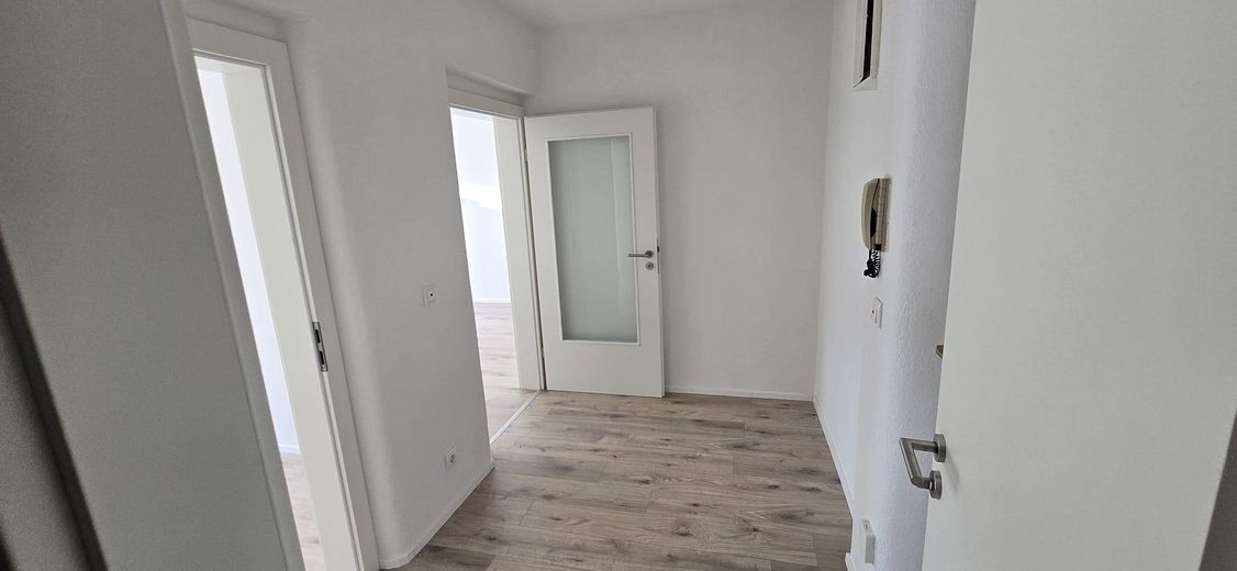 Neu sanierte 2-Raum Wohnung im Zentrum von Rodewisch – Flur