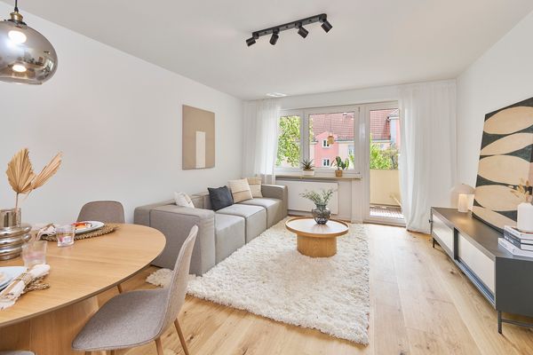 Prima occupazione dopo la ristrutturazione: luminoso appartamento di 3 locali con cortile interno verde e balcone soleggiato – da privato