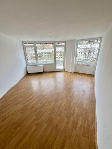 Helle 3-Zimmer-Wohnung mit Terrasse und Balkon auf 70 m²“ – Wohnzimmer