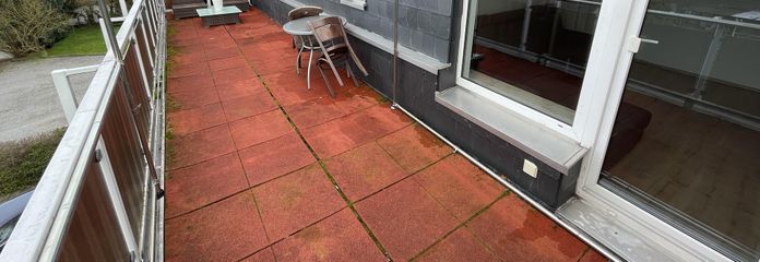 sehr großer Balkon