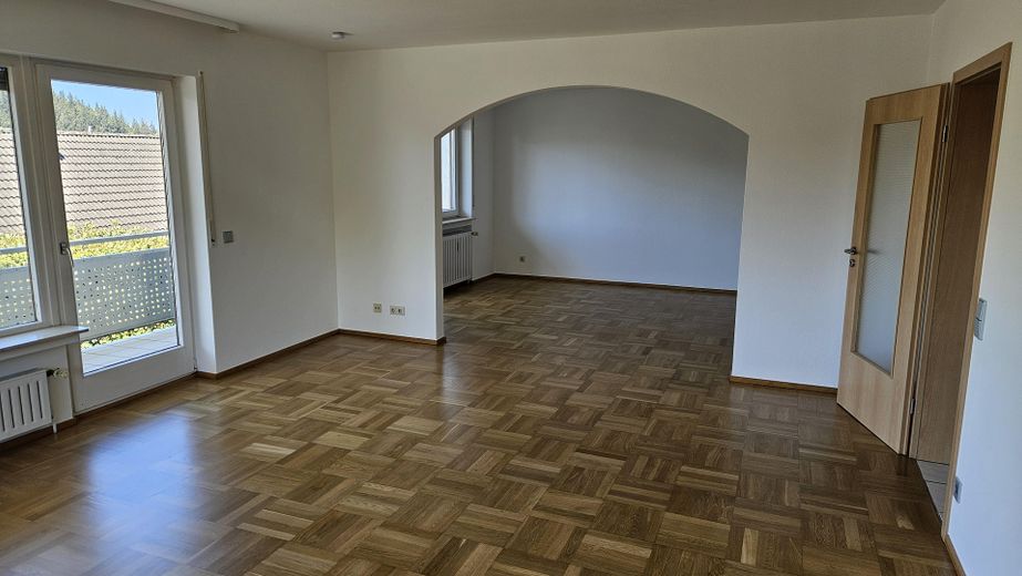Sonnige 4-Zi mit Balkon + Garage in Ebersteinburg – Foto 2
