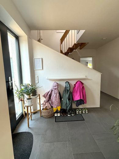 Modernes freistehendes Einfamilienhaus von 2019 mit großem Garten, zentral – Foto 12