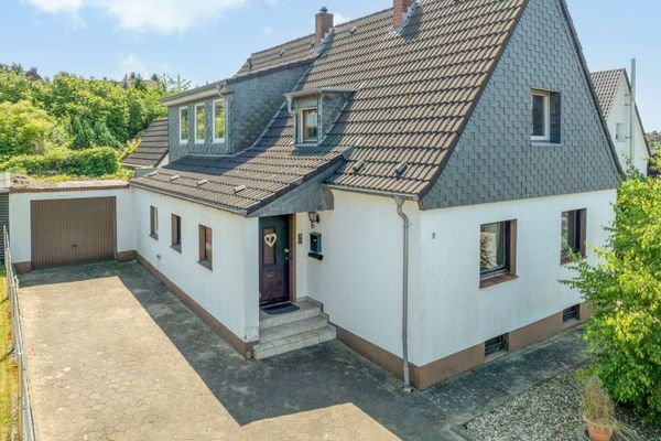 Zweifamilienhaus ca. 167 m² mit Garage und Außenstellplatz in Mülheim - Saarn