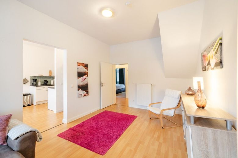 Wohn- und Geschäftshaus in Altwied: 8 Wohnungen, Gewerbe und viel Entwicklungspotenzial – Wohnbereich Wohnung I