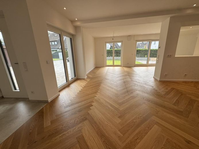 First occupancy: low-energy house in Düsseldorf-Kalkum, commission-free, south-west orientation – Wohn- Ess- Küchenbereich SW