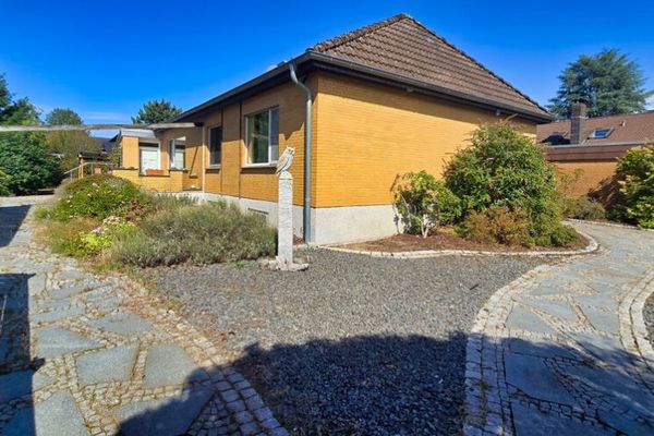 Bungalow im Raum Burgdorf: Grün gelegen mit Kita, Schule und S-Bahn vor Ort!