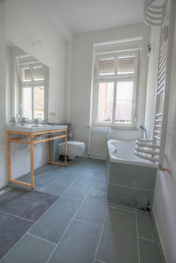 Loftähnliche Wohnung im historischen Zentrum Jüterbogs – Bad
