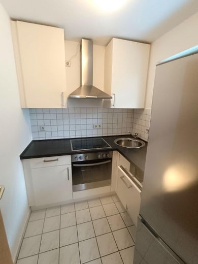 Dresden-Cotta – prov.frei, ruhige, mod. 1 Zi.-Whg. mit Balkon, sep. Küche mit Einbauten u. TG Stpl. – Küche