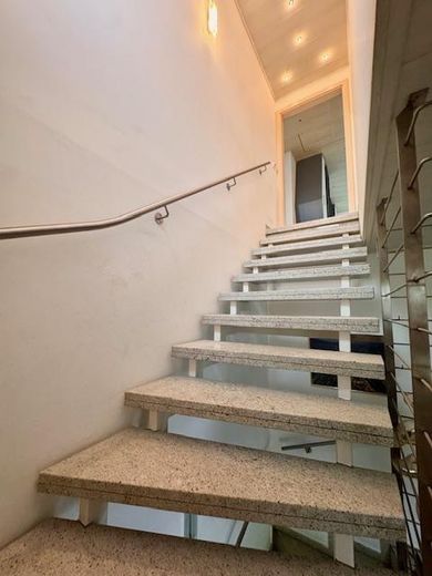 Renovierte 2-Ziimer Dachgeschosswohnung in Reckendorf zu vermieten – Gepflegstes Treppenhaus