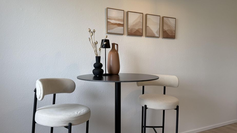 Einziehen statt renovieren: Frisch modernisierte 2-Zimmer-Wohnung mit Panoramablick – Küche 