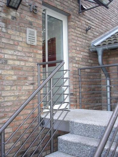 H`rath-Straß,mod.Komf.-Mais-Whg.ruhig, Südbalkon, 2.OG – Hauseingang