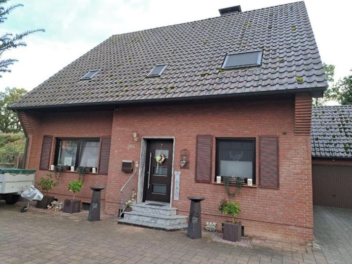 Xanten | Freistehendes Ein- bis Zweifamilienhaus mit großem Garten, Wintergarten & Photovoltaik – Foto 1