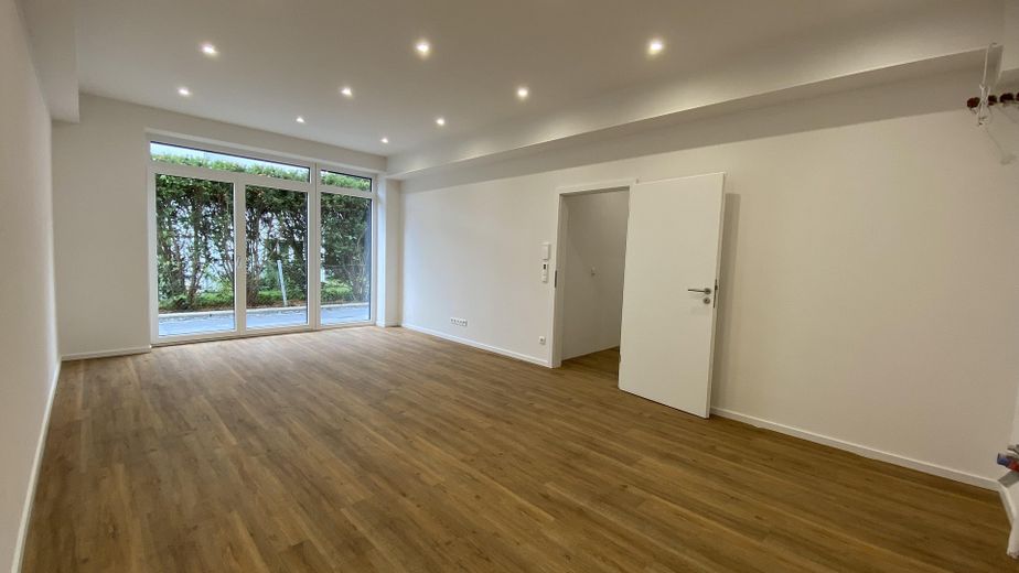 3-Zimmer Wohnung in Traumlage mit Küche und Terrasse – Wohnzimmer