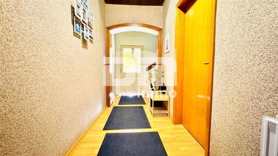 (R)eserviert!Modernisierte DHH mit Anbauten + Garagen in Traumlage – EG Flur / Diele
