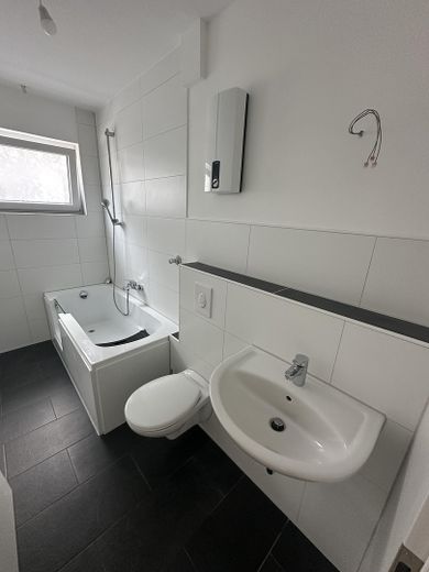 Schöne Sanierte 3-Zimmer Wohnung am Waldrand von Dellwig – Bad