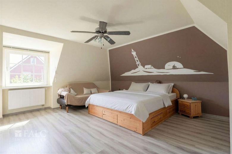 Provisionsfrei: modernisiertes Einfamilienhaus mit Pool und Sauna – Schlafzimmer
