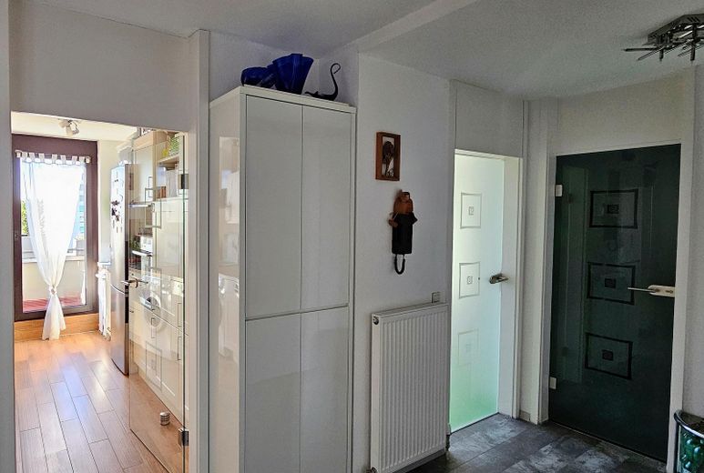 Zentrumsnahe, hochwertige, helle und ruhige 2 Zimmer Penthouse - Wohnung mit Aufzug – Flurbereich