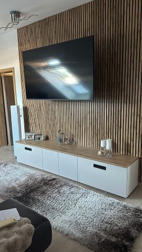 Viel Platz, wenig Energiekosten – Neuwertige Stadtvilla auf 367 qm  A+ – Wohnzimmer 2.OG
