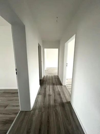 helle, moderne & gutaufgeteilte 3 Zimmerwohnung zu vermieten – Flur