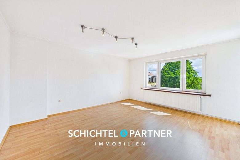 Burglesum | Sofort bezugsfreie 3-Zimmer-Wohnung mit Süd-Balkon – S&amp;P | Wohnzimmer