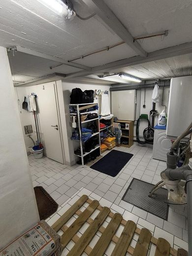 Modernisiertes Reihenmittelhaus in ruhiger Lage – Kellerraum vorn