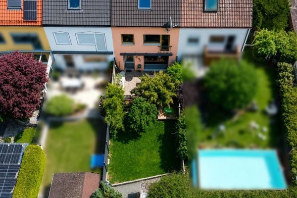 Modernisiertes Familienhaus mit Garten und lichtdurchflutetem Dachstudio in ruhiger Lage!