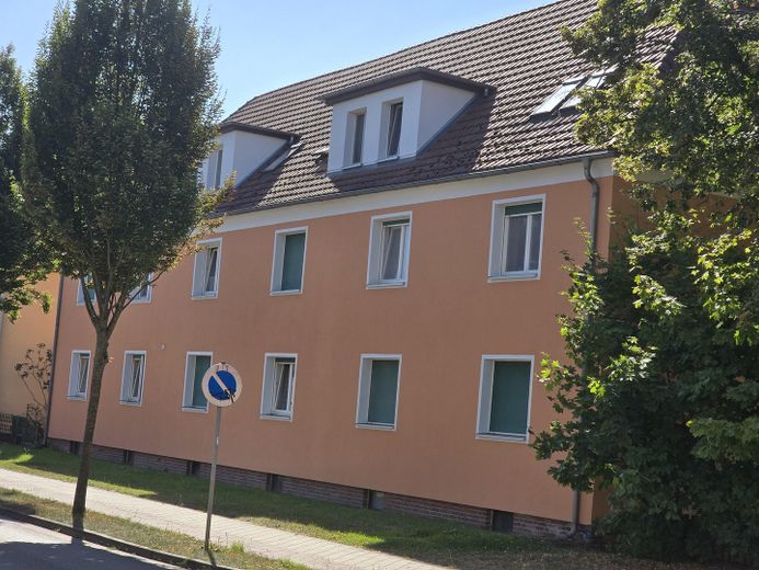 Edificio plurifamiliare con 10 unità abitative nel quartiere delle ville di Stendal – Strassenfassade