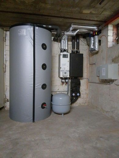 Fernwärmeanschluss im Keller