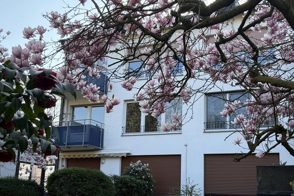 Appartamento ristrutturato di 3,5 locali con balcone a Oberhausen, garage su richiesta