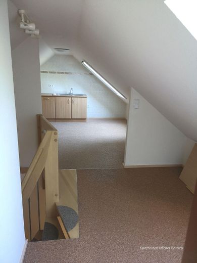 Bright office premises in a quiet location in 13467 Berlin-Hermsdorf – offener Bereich Spitzboden