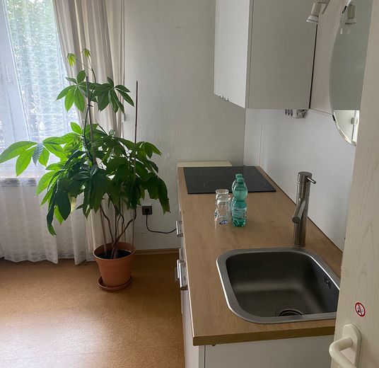 Zimmer m. Küchenzeile
