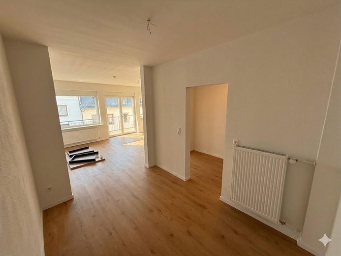 Wohnung: 130 m² (zwei Bäder) + 40m² Speicher | Balkon & Garage – Foto 2