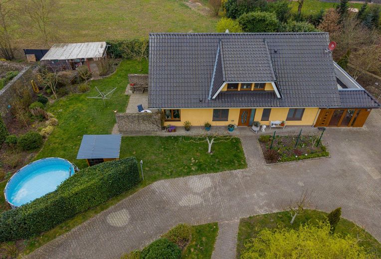 Vielseitige Gewerbeimmobilie in Wietmarschen OT Lohne: Halle, Büro & Wohnhaus – Luftbild Haus