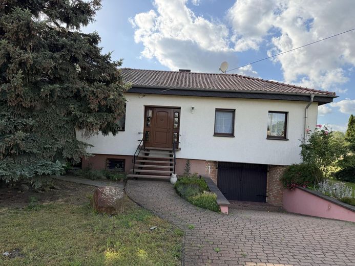Einfamilienhaus in ruhiger Wohnlage ca.115m2 in MD-Rothensee mit
großen Grundstück zu verkaufen. – Hausansicht 1.