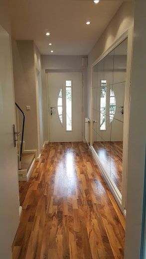 Maison mitoyenne de bout bien entretenue à Fleestedt directement au Höpen – Flur unten