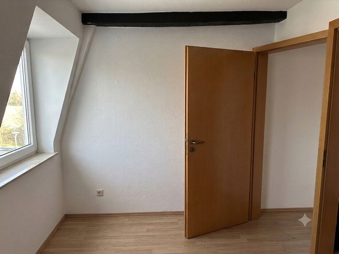 Affascinante appartamento di 3 locali in affascinante casa a graticcio tutelata come monumento storico (circa 1800) in affitto – Kinderzimmer