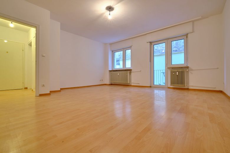 Große 1-Zi-WH mit separater Küche und Balkon - absolut zentral – Zimmer